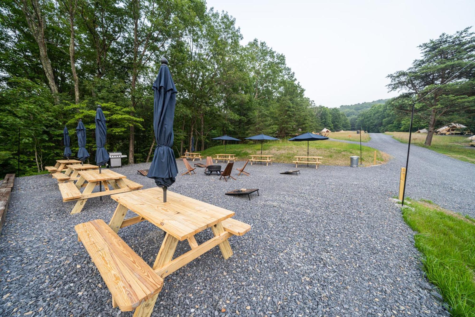Firefly Ridge Luxury Retreat Hotell Great Cacapon Exteriör bild